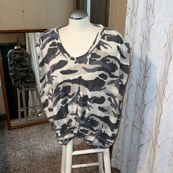 Camo t-shirt material oversized sleeveless blouse - Picture 1 of 5